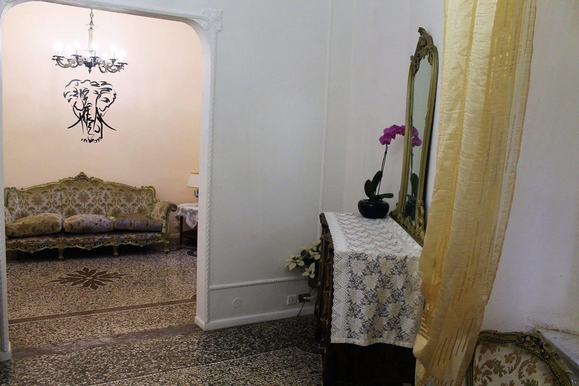 Appartamento In Centro Zona Fiera,Davanti Al Galliera جنوة المظهر الخارجي الصورة