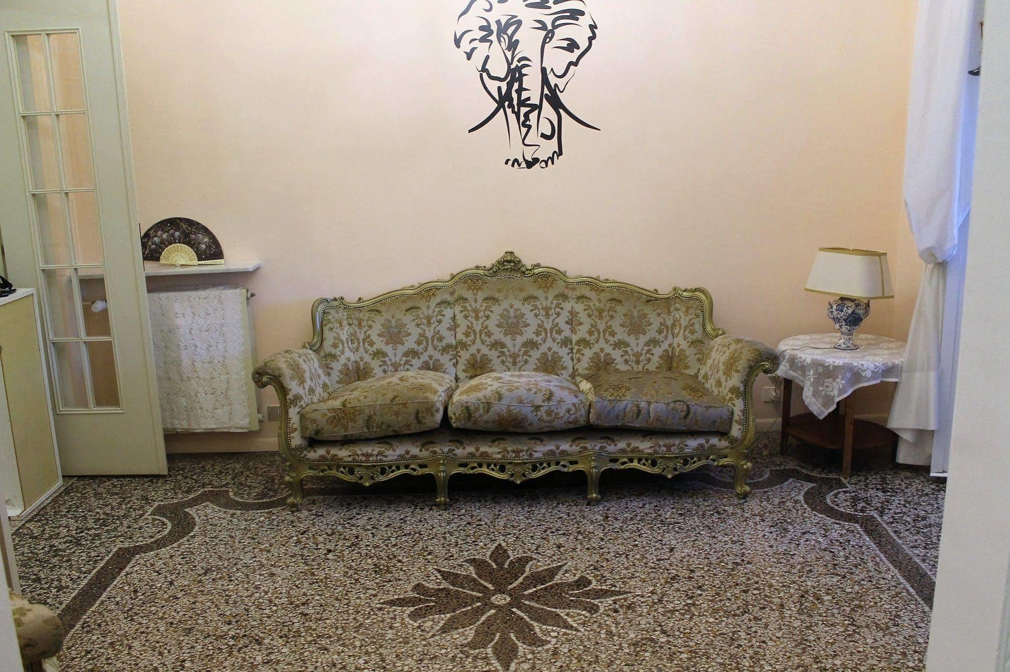 Appartamento In Centro Zona Fiera,Davanti Al Galliera جنوة المظهر الخارجي الصورة