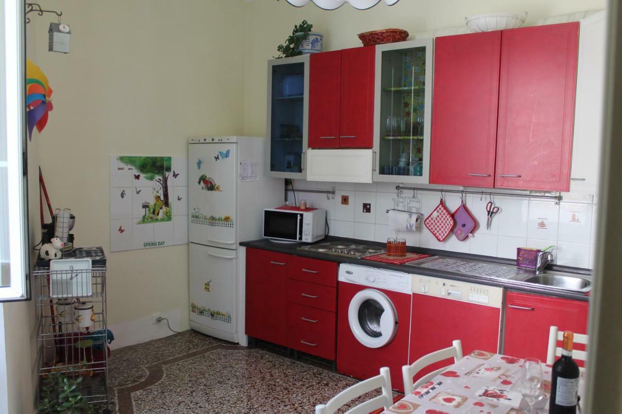 Appartamento In Centro Zona Fiera,Davanti Al Galliera جنوة المظهر الخارجي الصورة