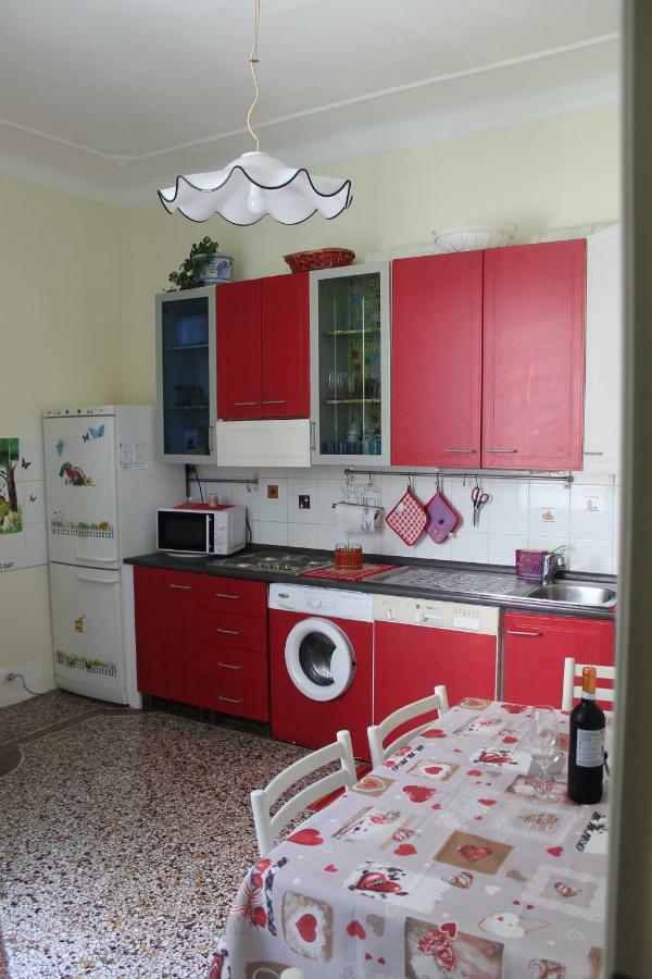 Appartamento In Centro Zona Fiera,Davanti Al Galliera جنوة المظهر الخارجي الصورة